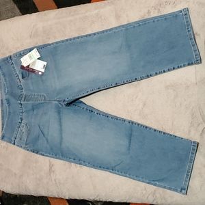 NWT size 8 Capri Gloria Vanderbilt Amanda super  stretch